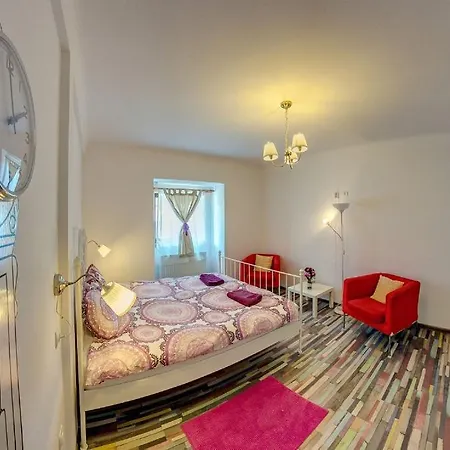 Хостел Little Bucharest Old Town Hostel *