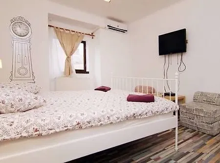 Little Bucharest Old Town Hostel Хостел Бухарест