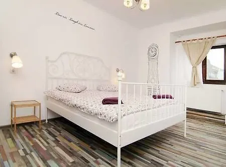 Хостел Little Bucharest Old Town Hostel